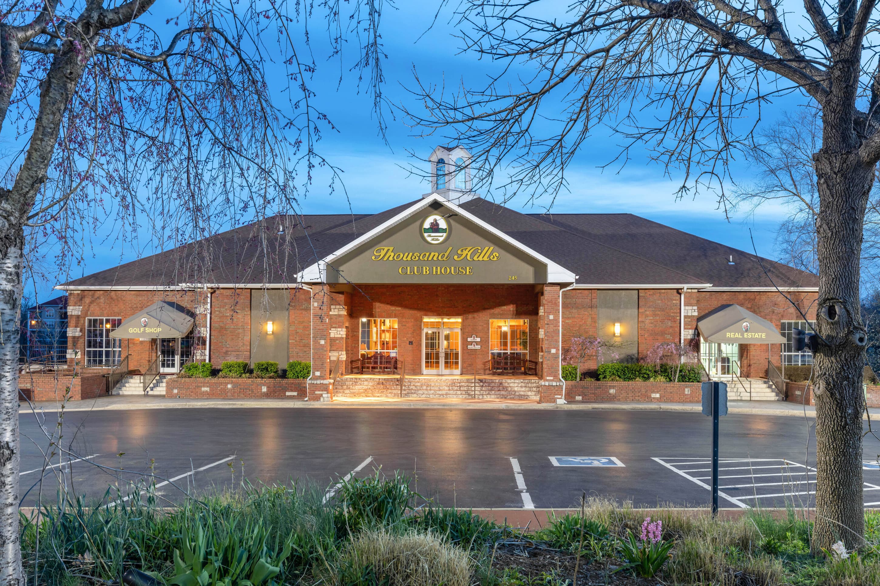 Thousand Hills: Clubhouse Exterior